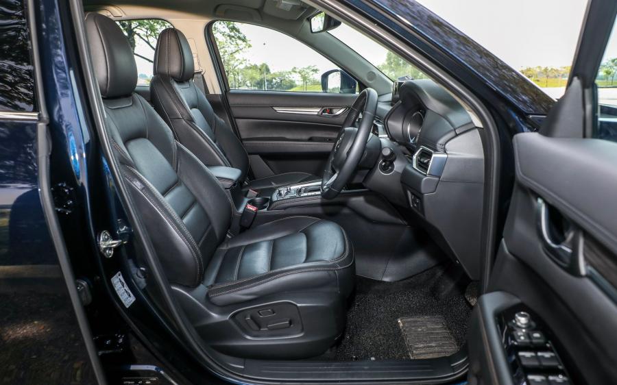 Интерьер Mazda CX-5 2.5 GLS 2017 года  (MY) (фото 11 из 11)